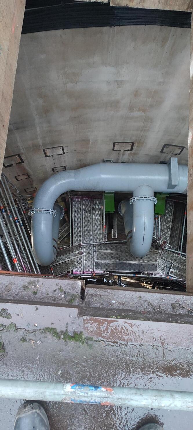 Rohrleitungen und Bauarbeiten in Schächten